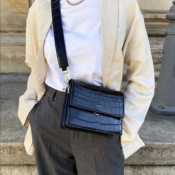 JW PEI Croc Black Crossbody Purse - Picture 2 of 5